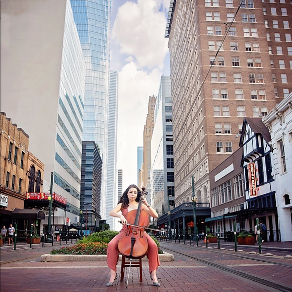 Meet your Posher, Amanda - Picture 2 of 8